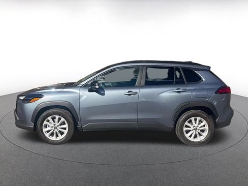 Used 2025 Toyota Corolla Cross LE image 9