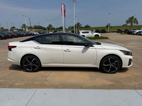 New 2026 Nissan Altima 2.5 SR FWD image 6
