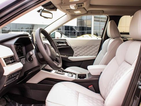 New 2025 Mitsubishi Outlander SEL image 32