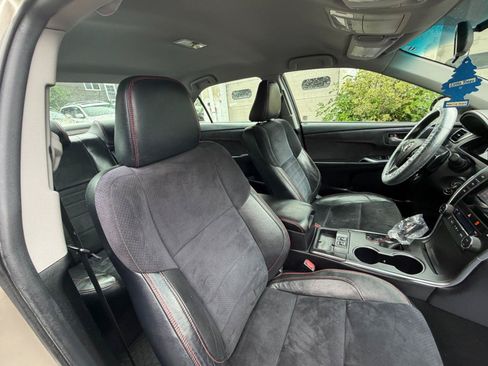 Used 2015 Toyota Camry XSE FWD image 39