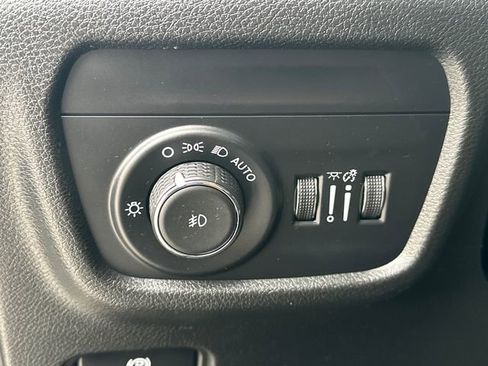Used 2023 Jeep Grand Cherokee L Limited AWD/4WD image 27