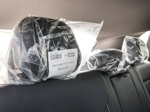 New 2026 Volkswagen Atlas Cross Sport SE image 37