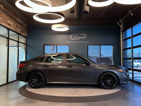 Used 2022 Honda Civic Sport image 2