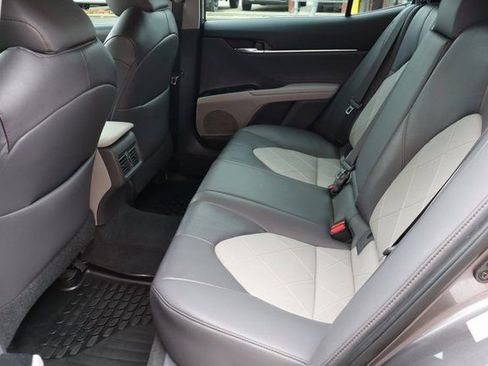 Used 2018 Toyota Camry XLE image 34