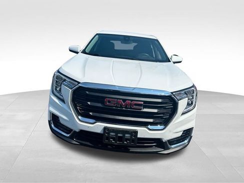 Certified 2024 GMC Terrain SLE AWD/4WD image 2