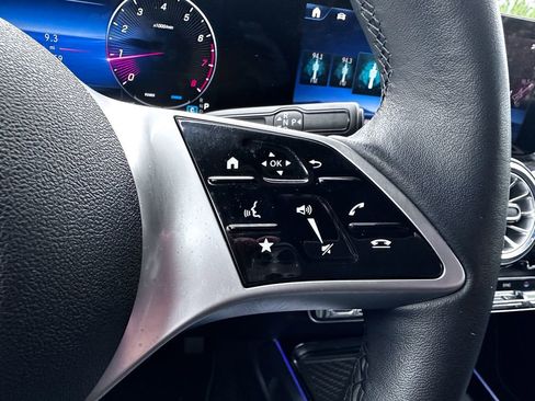 Used 2025 Mercedes-Benz GLB 250 4MATIC image 21