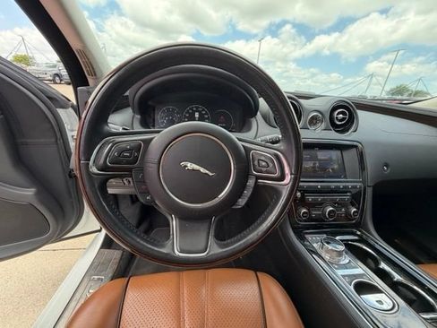 Used 2017 Jaguar XJ R-Sport RWD image 15