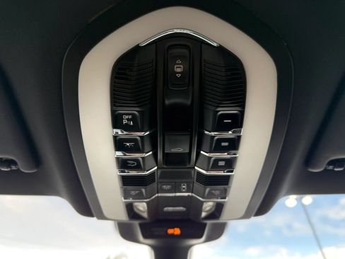 Used 2015 Porsche Macan S AWD/4WD image 38