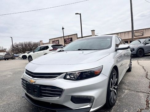 Used 2018 Chevrolet Malibu LT w/ Leather Package image 1