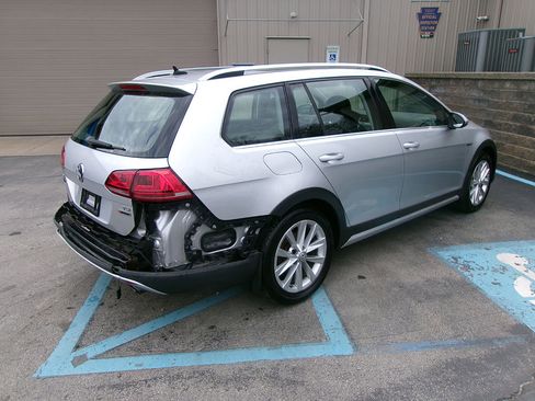 Used 2017 Volkswagen Golf Alltrack SE AWD/4WD image 1