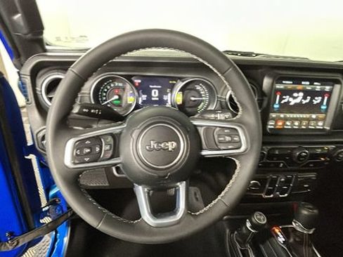 Used 2023 Jeep Wrangler Unlimited Sahara AWD/4WD image 13