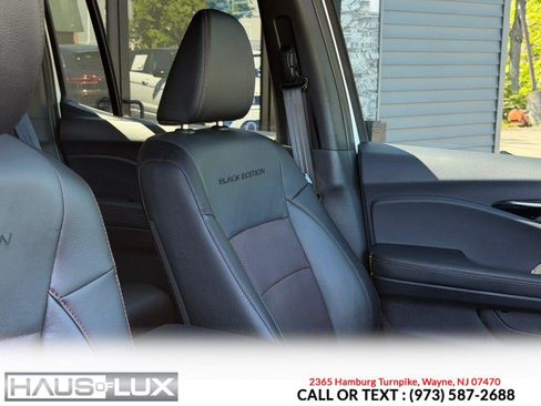 Used 2025 Honda Ridgeline Black Edition image 5