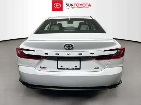 Used 2026 Toyota Camry SE FWD image 5