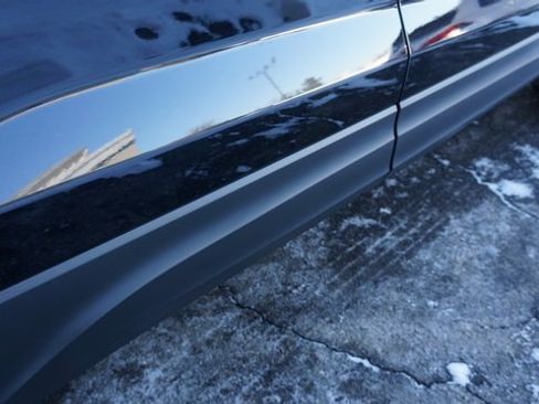 Certified 2025 Volkswagen Taos SE w/ Panoramic Sunroof Package image 86