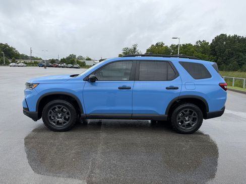 Used 2024 Honda Pilot TrailSport image 2