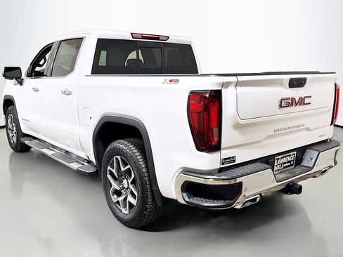 New 2026 GMC Sierra 1500 SLT image 3