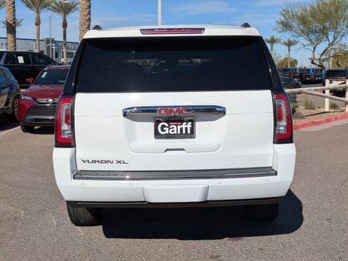 Used 2020 GMC Yukon XL Denali w/ Open Road Package image 4