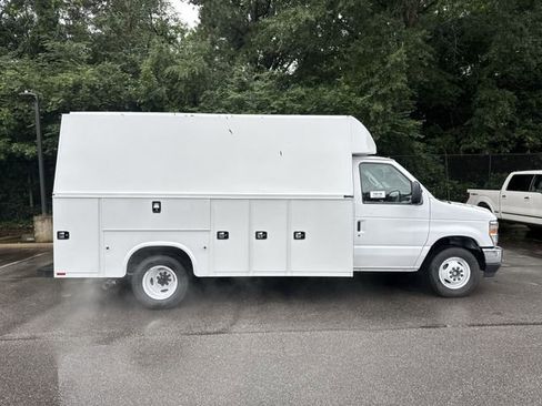 New 2026 Ford E-350 and Econoline 350 Super Duty w/ Power Equipment Group image 9