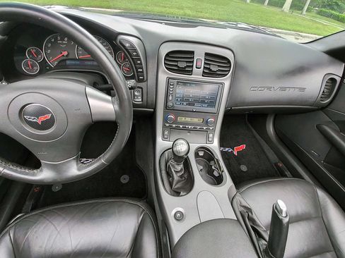 Used 2006 Chevrolet Corvette Convertible w/ Preferred Equipment Group RWD image 24