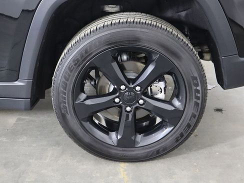 Used 2025 Jeep Grand Cherokee Altitude image 46