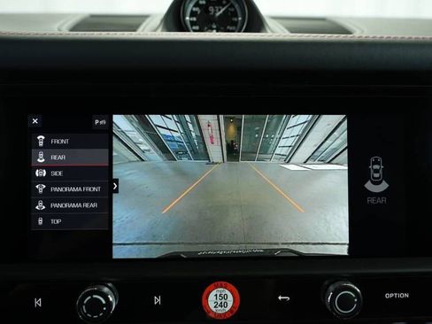 Certified 2025 Porsche Macan AWD/4WD image 19