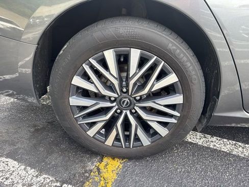 Used 2023 Nissan Altima 2.5 SV FWD image 8