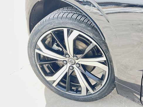 Certified 2024 Volvo XC60 B5 Ultimate w/ Protection Package Premier image 12