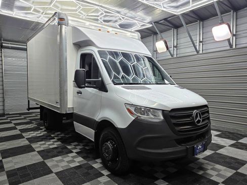 Used 2024 Mercedes-Benz Sprinter 4500 image 4