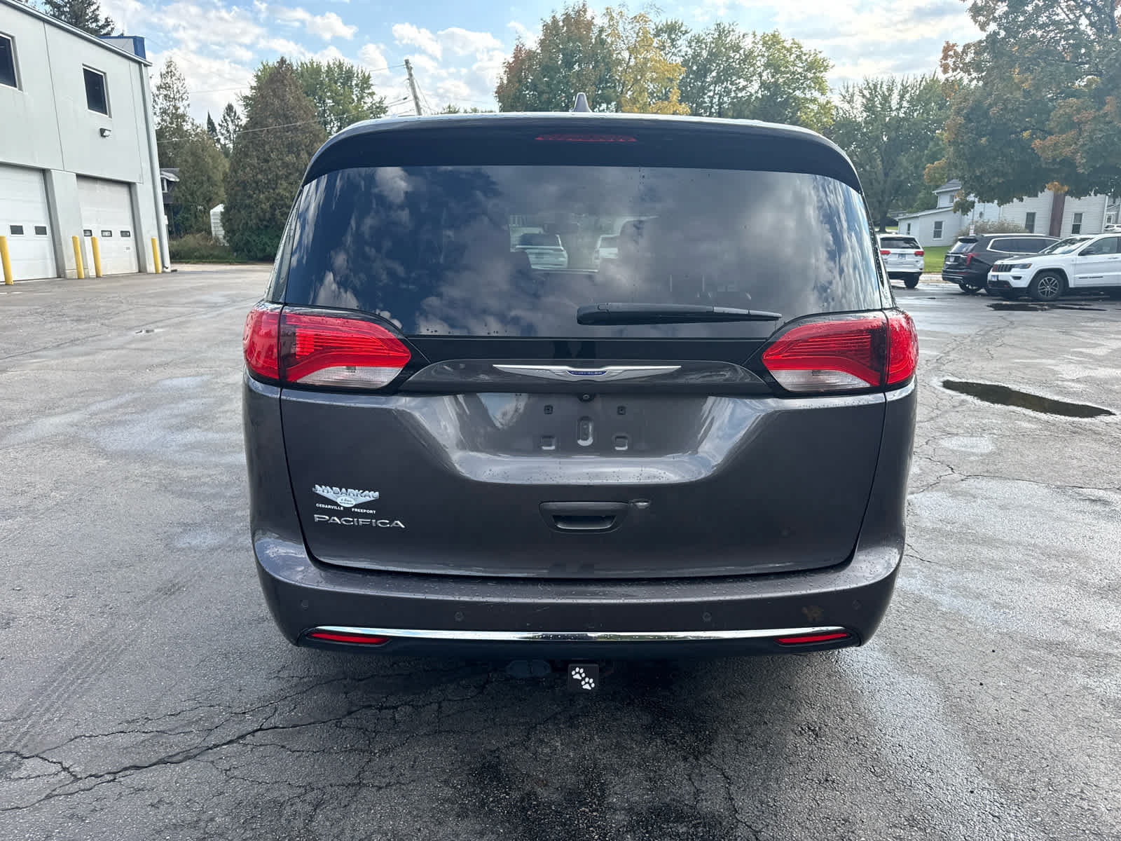 Used 2020 Chrysler Pacifica Touring-L FWD image 4