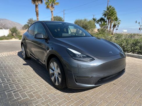 Used 2023 Tesla Model Y Long Range AWD/4WD image 6