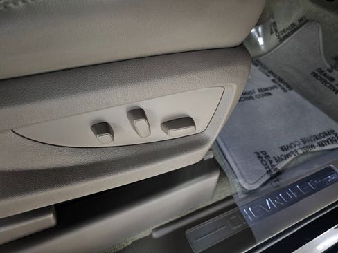 Used 2018 Chevrolet Suburban LT image 14