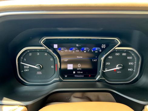 Used 2021 GMC Yukon Denali w/ Denali Premium Package image 11