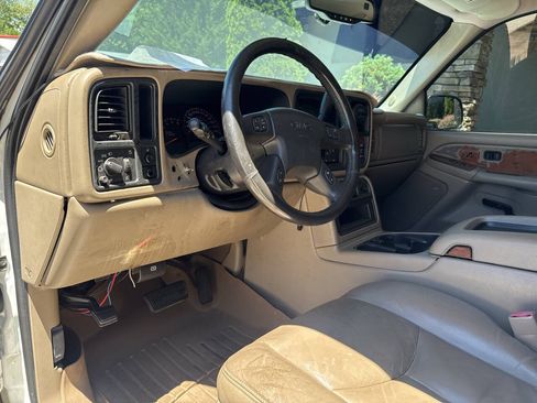 Used 2004 GMC Sierra 1500 SLT w/ Light Duty Power Package RWD image 9