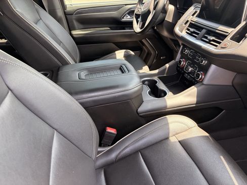Used 2023 GMC Yukon XL SLT AWD/4WD image 10