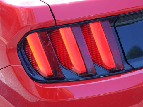 Used 2017 Ford Mustang GT w/ GT Performance Package RWD image 30