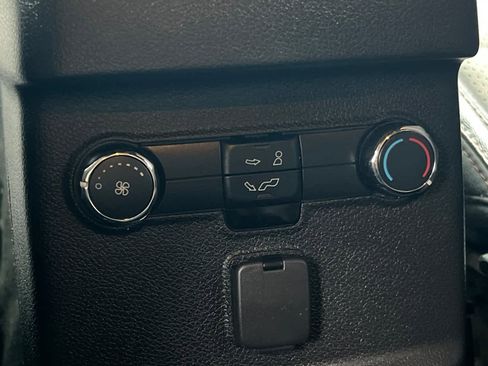 Used 2017 Ford Explorer XLT w/ Equipment Group 202A image 14