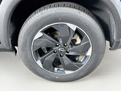 Used 2025 Nissan Rogue SV AWD/4WD image 11