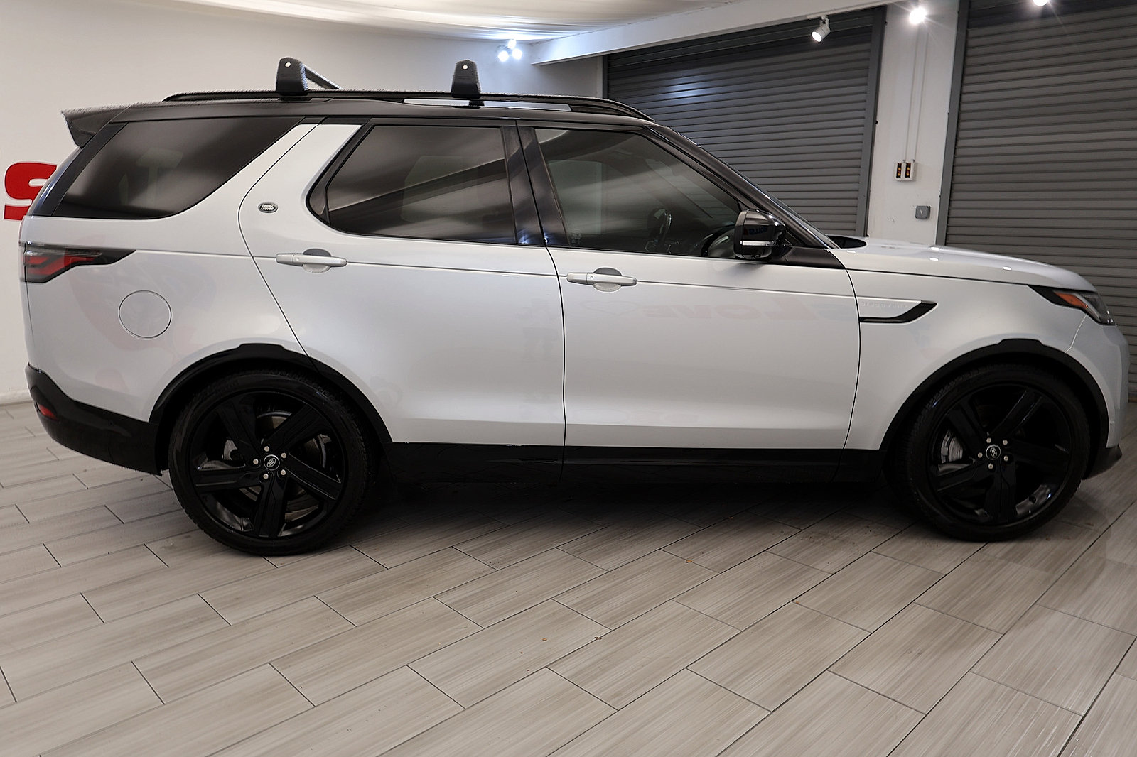 Used 2021 Land Rover Discovery S R-Dynamic AWD/4WD image 6