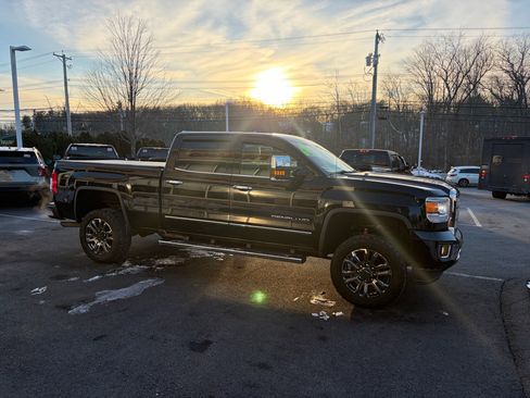 Used 2018 GMC Sierra 2500 Denali image 5