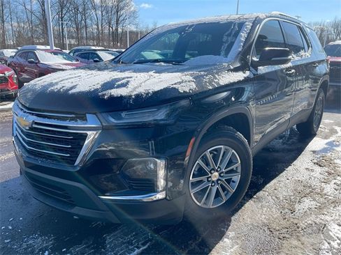 Used 2023 Chevrolet Traverse LT image 1