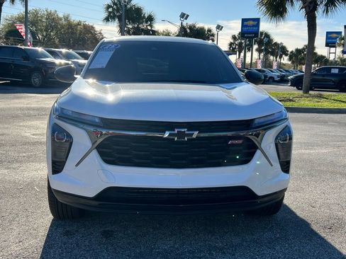 Used 2025 Chevrolet Trax RS w/ Sunroof Package image 3