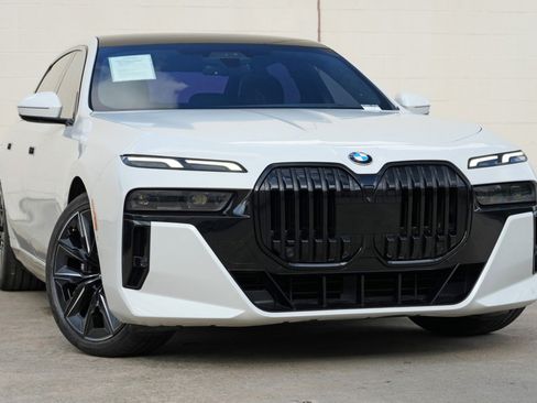 Used 2023 BMW 740i RWD image 4