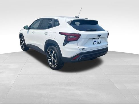 New 2026 Chevrolet Trax RS w/ Driver Confidence Package FWD image 3