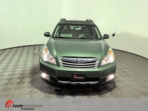 Used 2010 Subaru Outback 2.5i Premium w/ Popular Equipment Group 2C image 2