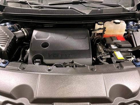 Used 2023 Chevrolet Traverse LT image 30