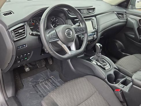 Used 2020 Nissan Rogue SV image 11