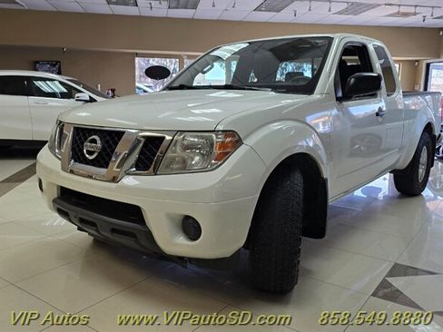 Used 2019 Nissan Frontier SV RWD image 3
