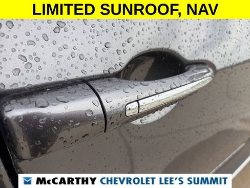 Used 2023 Chrysler Pacifica Limited FWD image 24