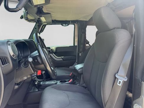 Used 2017 Jeep Wrangler Sport AWD/4WD image 6