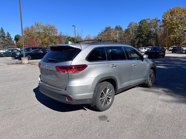 Used 2019 Toyota Highlander XLE AWD/4WD image 3